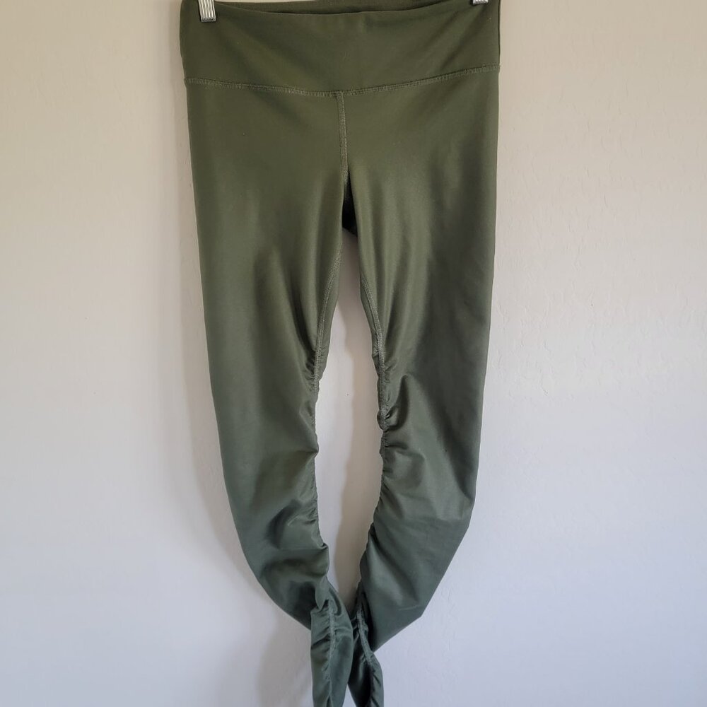 ALO Yoga Idol Ruched Leggings SMALL Women Olive Green Jungle Glossy Athleisure - Picture 8 of 8